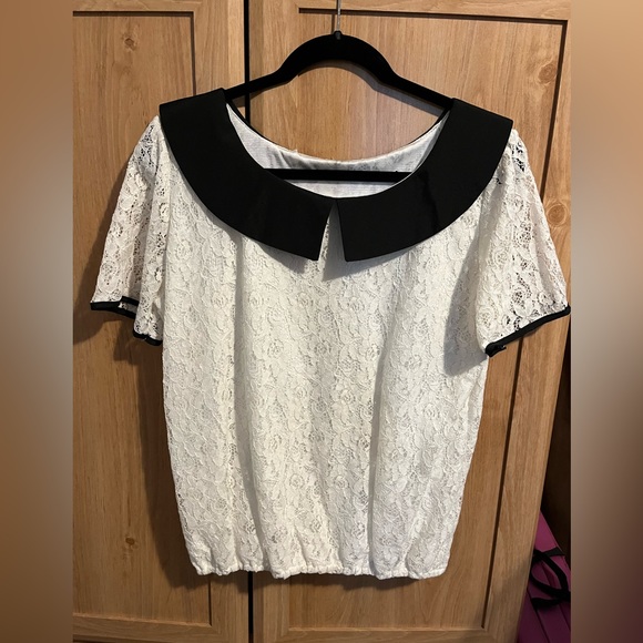 Black and white top - Picture 1 of 2